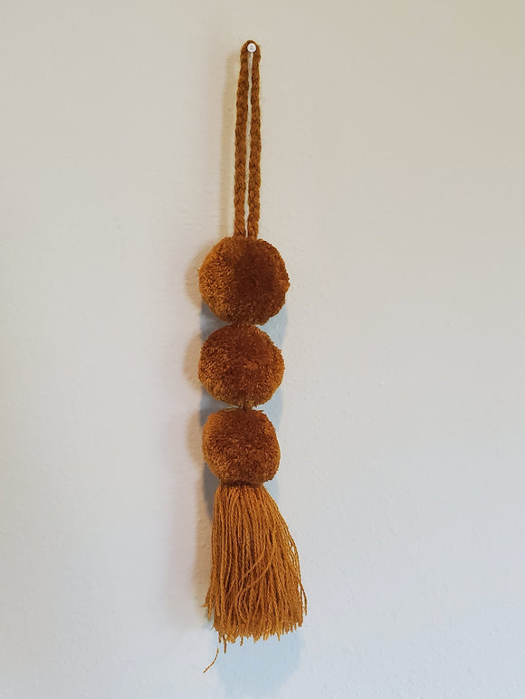 Short pom-pom tassel